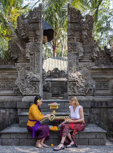 Kawi Resort A Pramana Experience - Making Balinese Offering